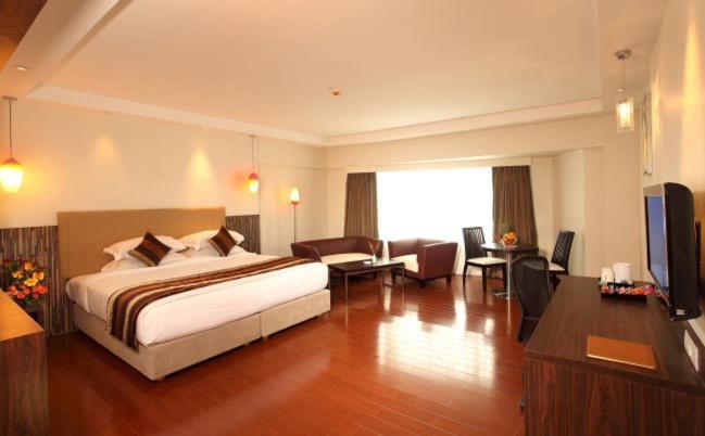 The Altruist Business Hotel Kharadi Pune Luaran gambar