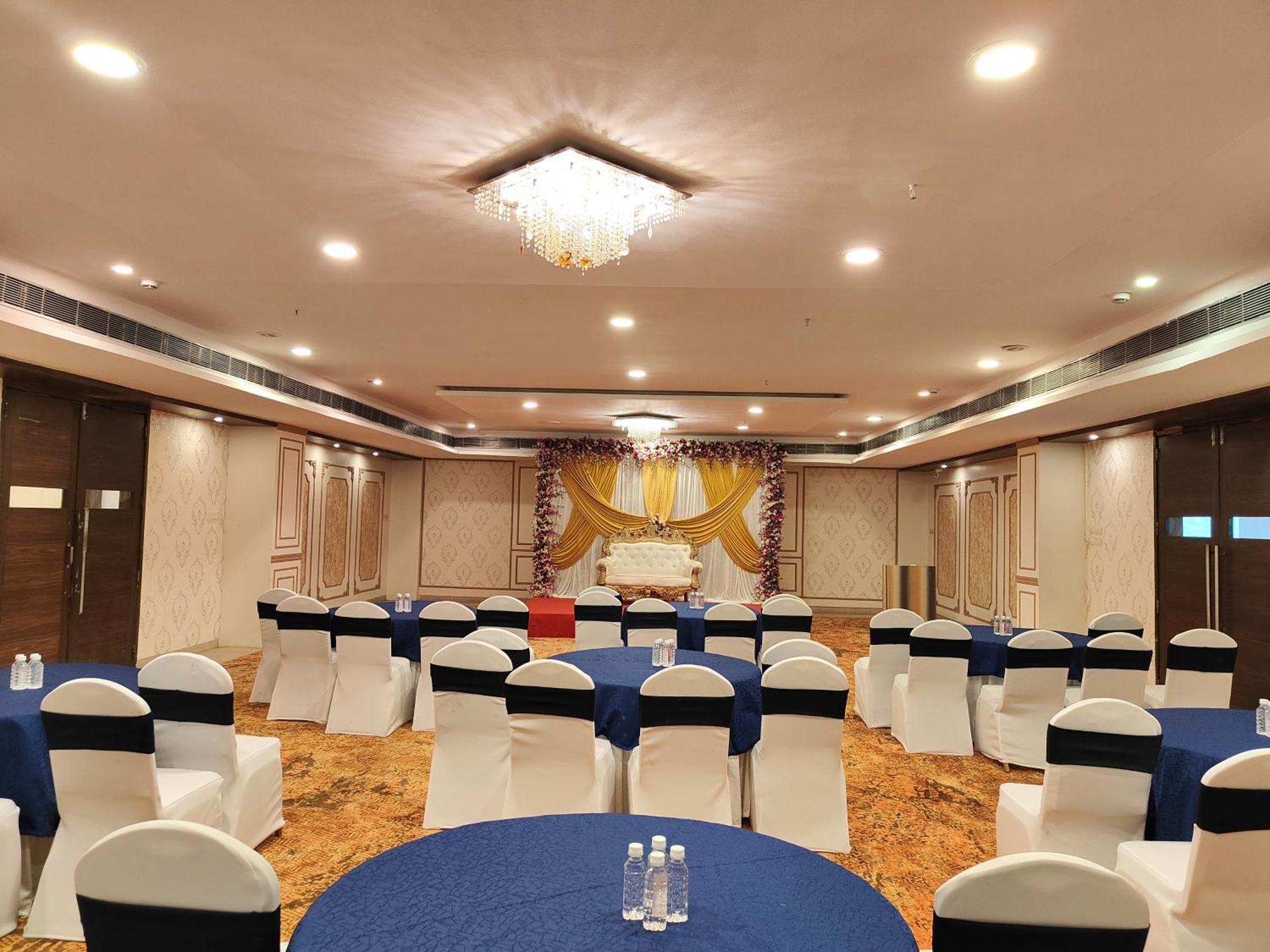 The Altruist Business Hotel Kharadi Pune Luaran gambar
