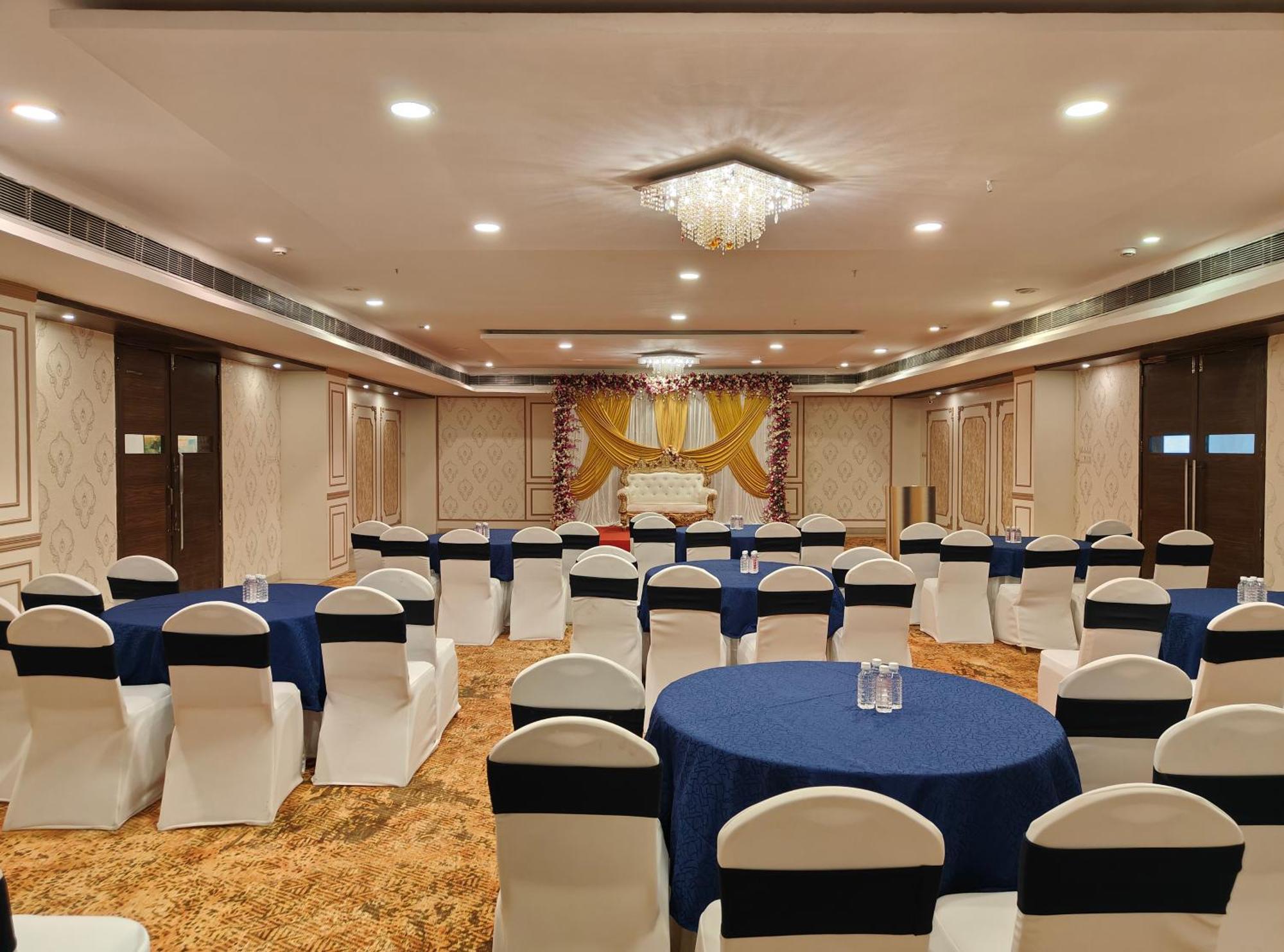 The Altruist Business Hotel Kharadi Pune Luaran gambar