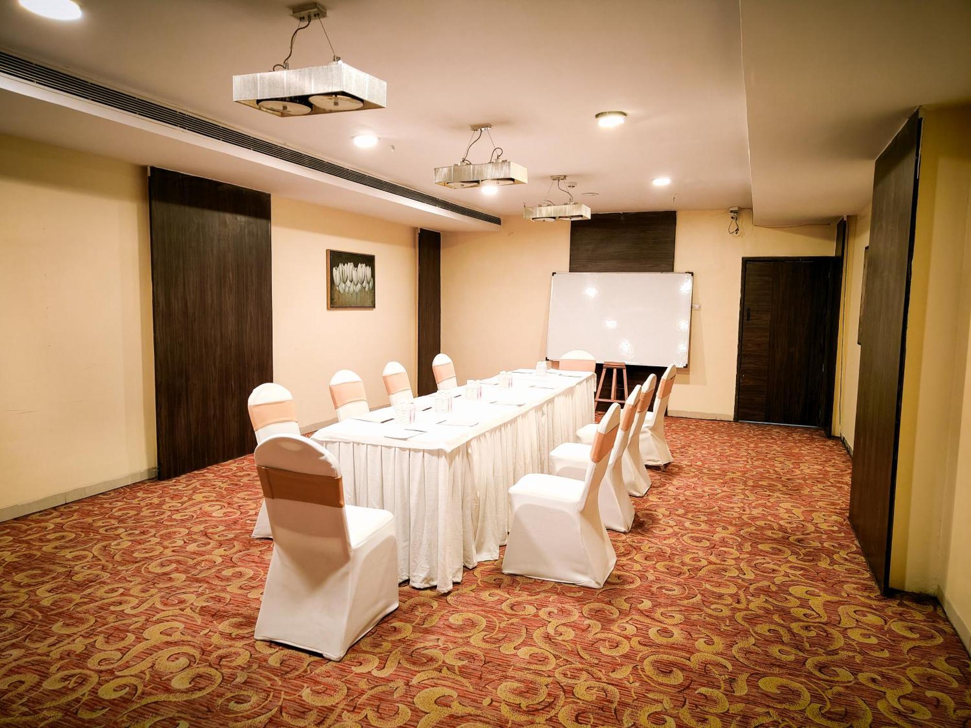 The Altruist Business Hotel Kharadi Pune Luaran gambar