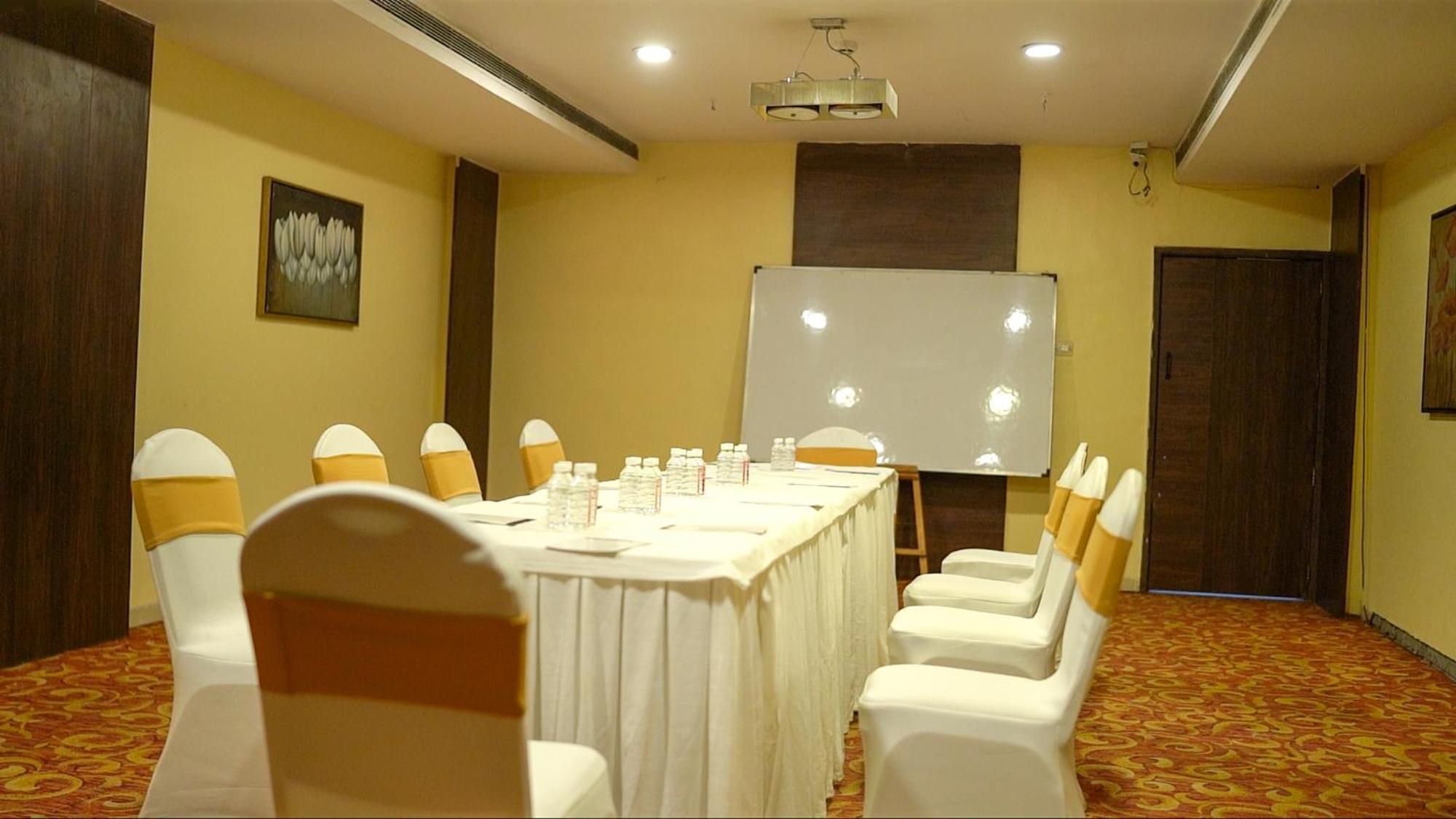The Altruist Business Hotel Kharadi Pune Luaran gambar